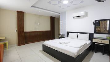 Deluxe Double Room | Free WiFi, bed sheets