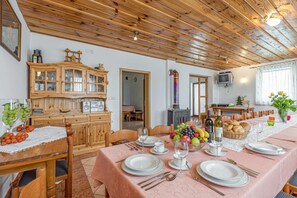 스탠다드 하우스, 침실 여러 개, 욕실 2개, 산비탈 (Vineyard Homestead Vrtin) | 다이닝