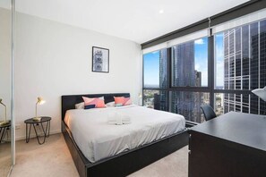 2 bedrooms, desk, iron/ironing board, WiFi