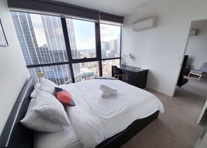 2 slaapkamers, een bureau, een strijkplank/strijkijzer, wifi