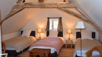 3 Schlafzimmer, Schreibtisch, BĂŒgeleisen/BĂŒgelbrett, Babybetten