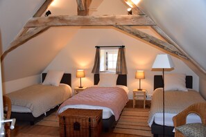 3 bedrooms, desk, iron/ironing board, cribs/infant beds - Maison 8 Couchages en Pleine Nature 2500m2 Jardin (Bazouges Cré sur Loir)