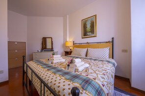 1 Schlafzimmer, Bügeleisen/Bügelbrett, Bettwäsche