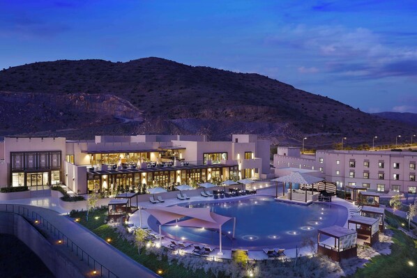 Outdoor pool, pool loungers - dusitD2 Naseem Resort, Jabal Akhdar (Sayq)