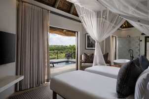 Premium bedding, down comforters, in-room safe, individually decorated