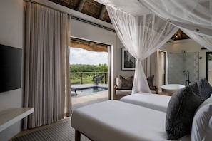 Premium bedding, down comforters, in-room safe, individually decorated - Leopard Sands, Kruger Park (Mbombela)