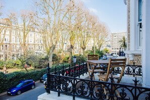 Basic-Apartment, 1 King-Bett und Schlafsofa | Balkon