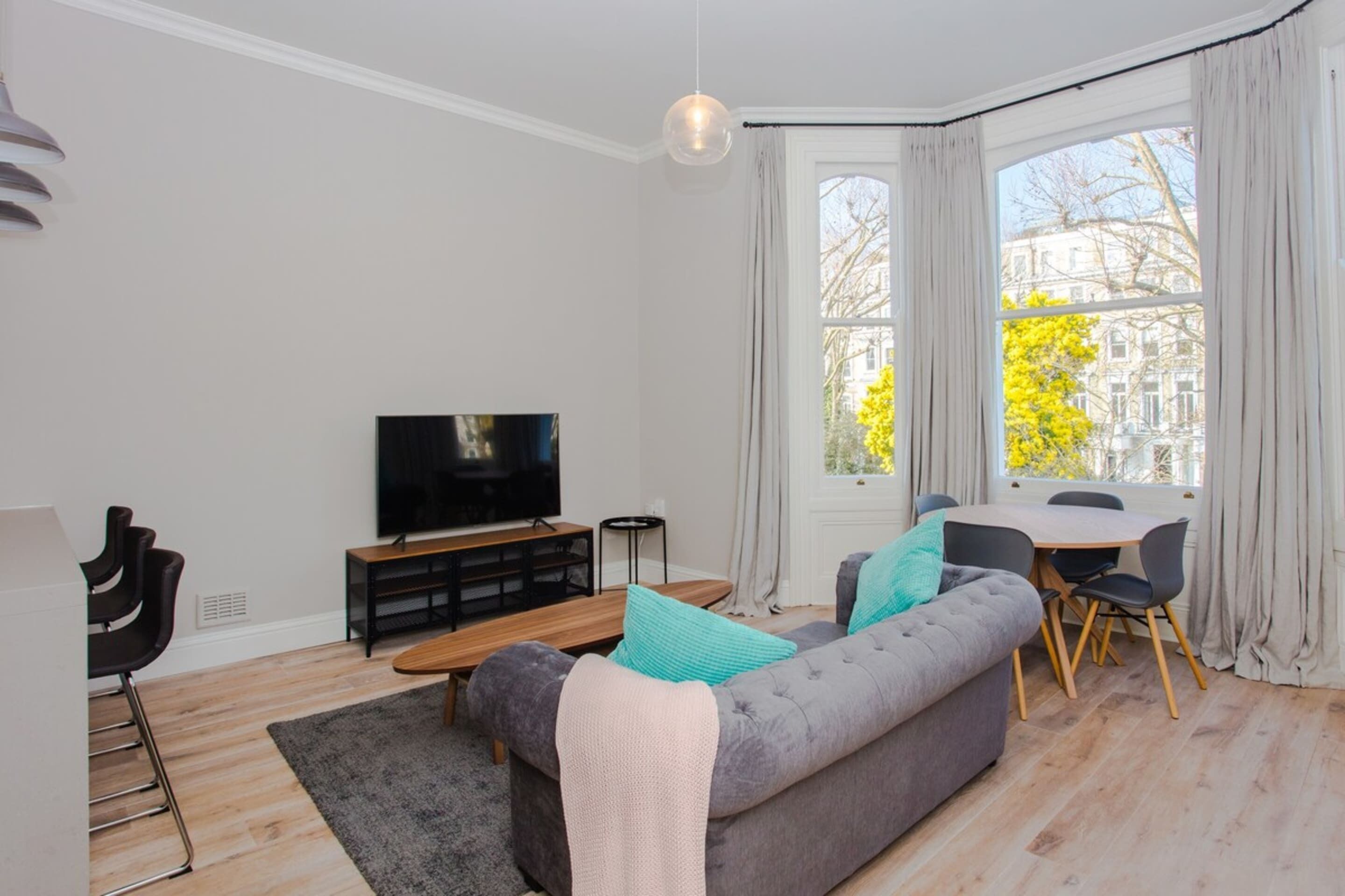 Modern & Spacious 1 Bedroom Apartment in London