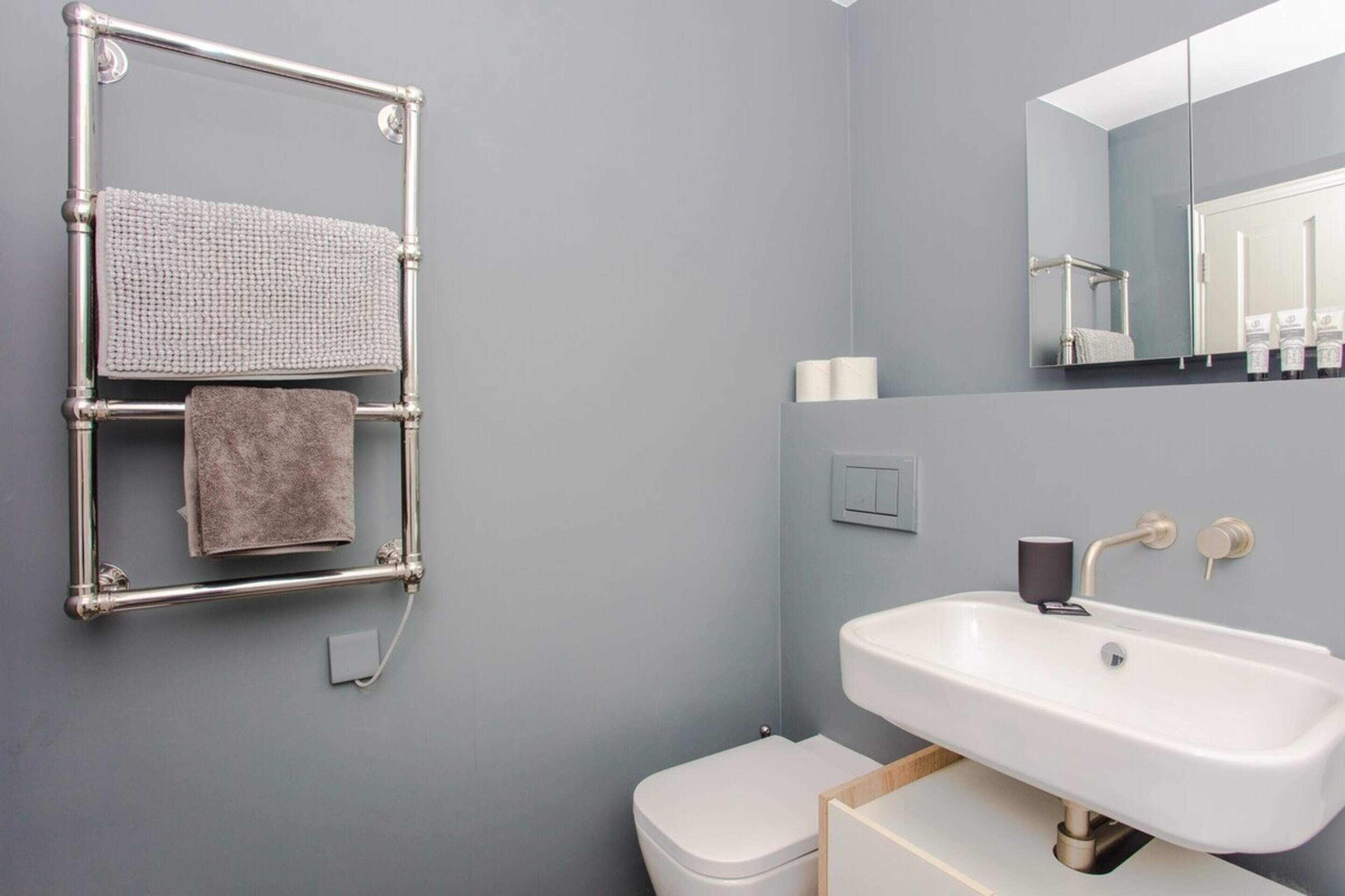 Modern & Spacious 1 Bedroom Apartment in London