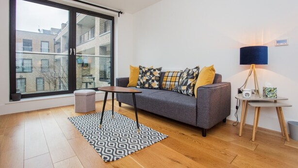 Basic Apartment, 1 Double Bed with Sofa bed | Living room - Stunning Modern 1 Bedroom Apartment Near Canary Wharf (London)