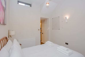 Basic Apartment, 1 Queen Bed