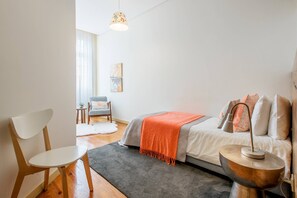 3 bedrooms, iron/ironing board, Internet, bed sheets
