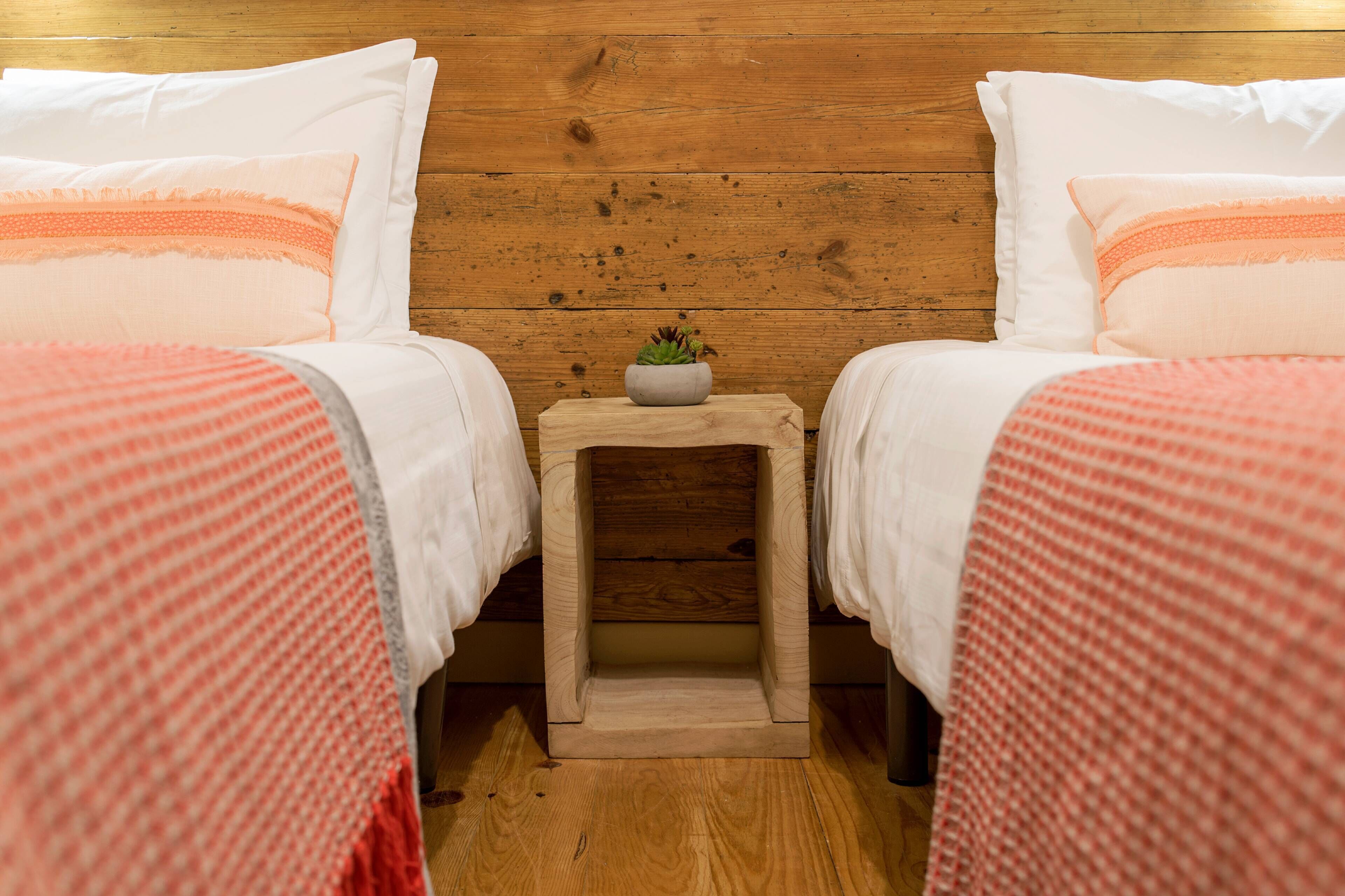 3 habitaciones, tabla de planchar con plancha y acceso a internet 