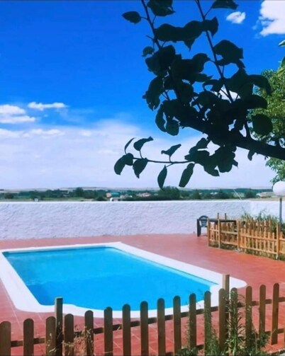 Chalet con Piscina Privada muy Cerca de Salamanca