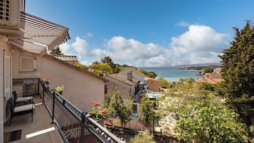 Family Apartment, Multiple Bedrooms (Seaview Apartment Micika Krk Island) | Property grounds