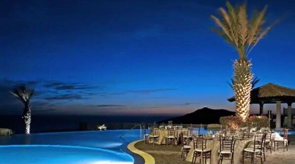 Outdoor pool, a heated pool