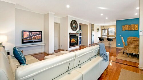 Broadwater by the Bay