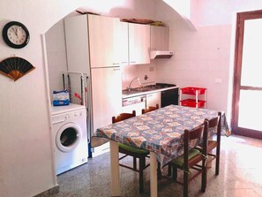 Apartment, 3 Bedrooms | Private kitchen | Fridge, oven, stovetop, cookware/dishes/utensils
