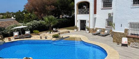 Piscina externa, piscina aquecida