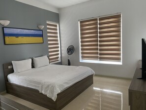 8 Schlafzimmer, Schreibtisch, kostenloses WLAN