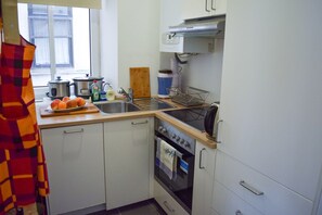 Business Double Room | Private kitchen | Full-sized fridge, oven, coffee/tea maker, electric kettle - Modern apartment in Vienna near Danube (Vienna)