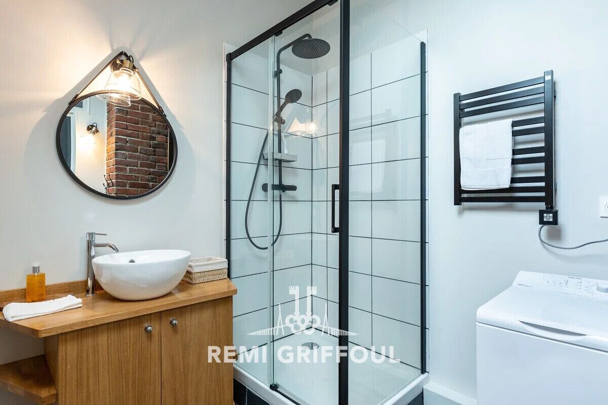 Bathtub, hair dryer, towels