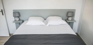 1 bedroom, iron/ironing board, travel cot, WiFi