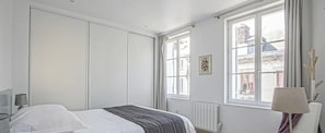 1 chambre, fer et planche Ă repasser, lit parapluie, Wi-Fi