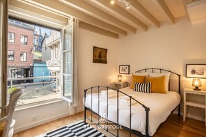 2 bedrooms, iron/ironing board, travel cot, WiFi - La Belle Place | City Center | 4 Guests (Honfleur)