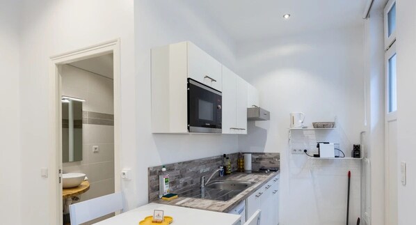 Fridge, microwave, dishwasher, coffee/tea maker