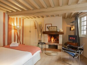 WiFi, bed sheets