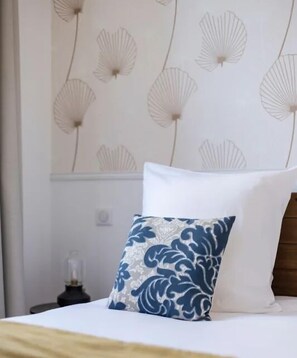 Travel cot, WiFi, bed sheets