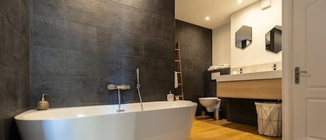 Bathtub, hair dryer, towels, soap