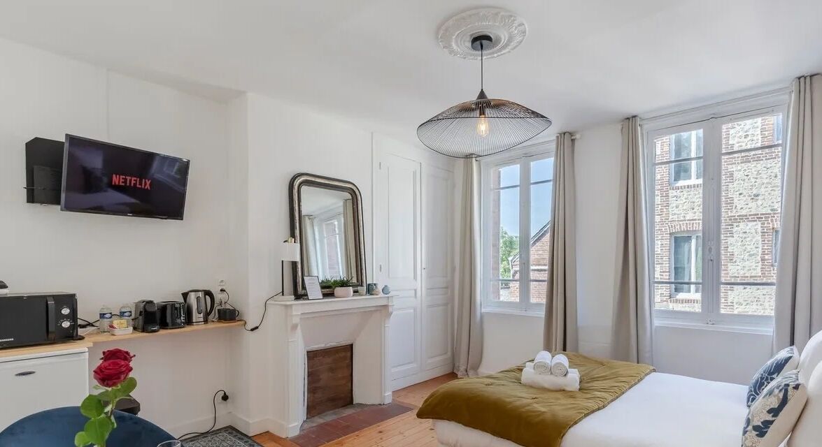 Lit parapluie, Wi-Fi, draps fournis