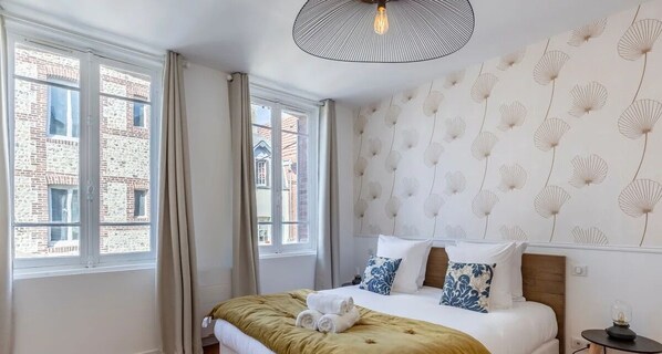 Lit parapluie, Wi-Fi, draps fournis