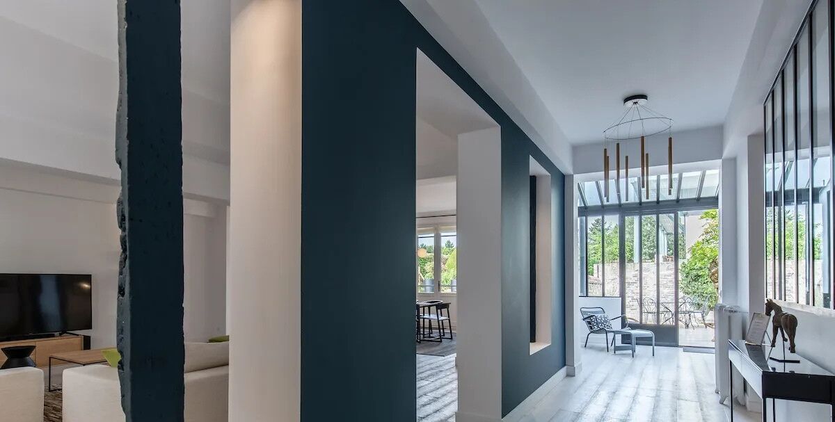 電視、DVD 播放機、書籍、音響