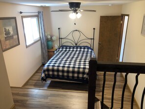 3 bedrooms, iron/ironing board, WiFi, bed sheets - Lakefront home Wonder Lake IL - Close to Lake Geneva and Twin Lakes Wi (Wonder Lake)