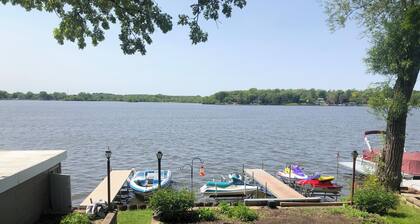 Lakefront home Wonder Lake IL - Close to Lake Geneva and Twin Lakes Wi