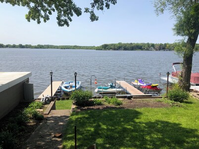Lakefront home Wonder Lake IL - Close to Lake Geneva and Twin Lakes Wi