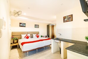 Iron/ironing board, free WiFi, bed sheets