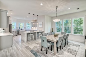 Dining - Serenity Starts at White Sands Retreat / Steps to Resort Community Pool / 4 Bikes (Santa Rosa Beach)