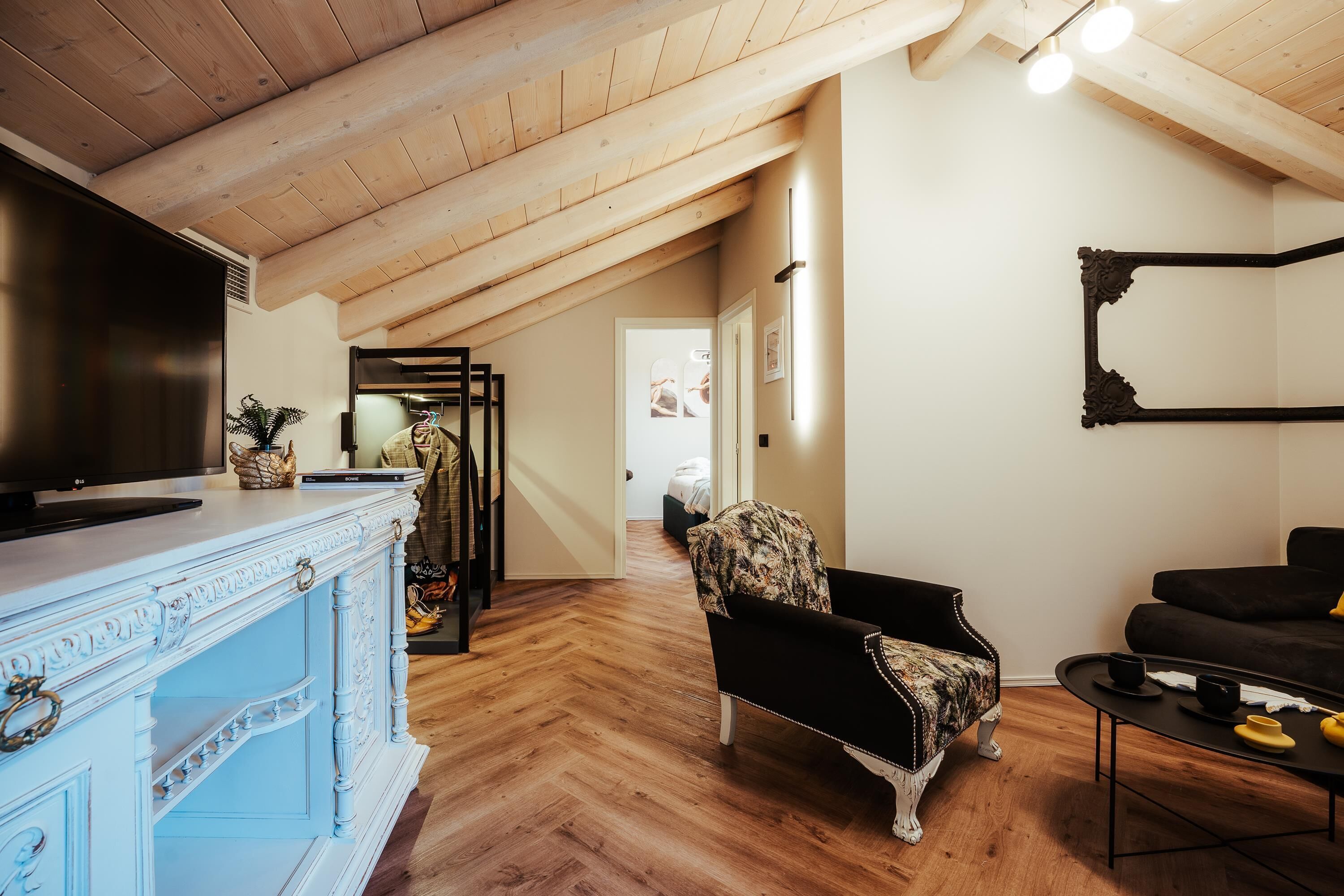 king suite, castle view, outdoor hot tub | 1 bedroom, egyptian cotton sheets, premium bedding, memory-foam beds