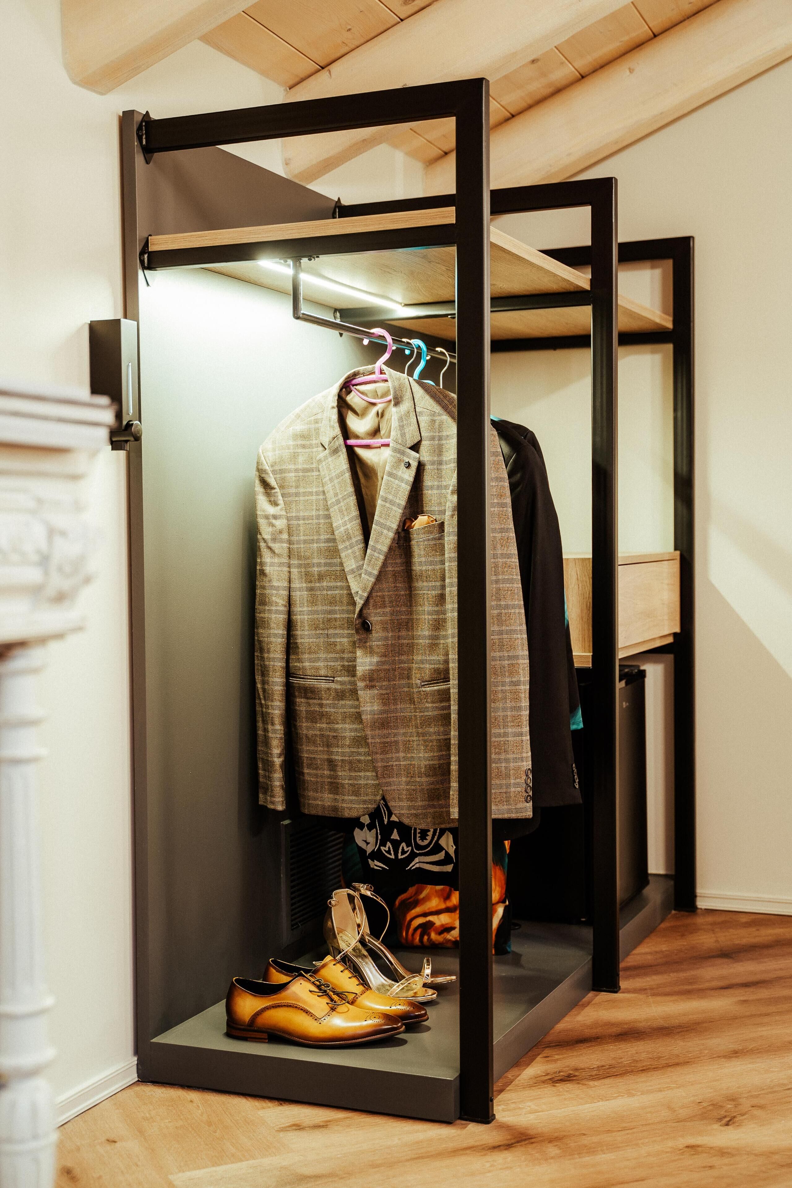 king suite, castle view, outdoor hot tub | wardrobe