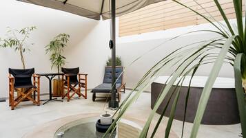 Superior Double Room (Outdoor Hot Tub) | Balcony