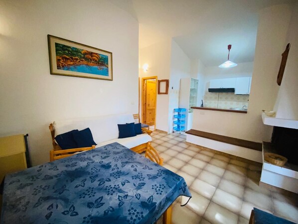 Apartment, 2 Bedrooms | Living area