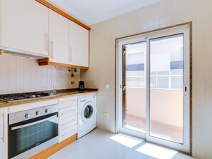 Køleskab, mikrobølgeovn, ovn, opvaskemaskine