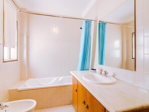 Hårtørrer, håndklæder