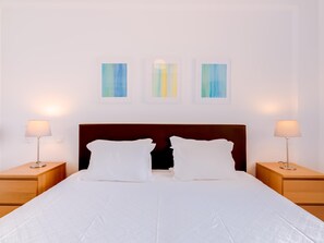 1 bedroom, iron/ironing board, internet, bed sheets - Completely new, with sea view (Quarteira)