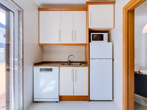 Køleskab, mikrobølgeovn, ovn, opvaskemaskine