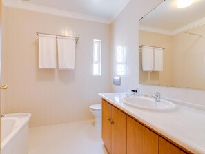 Hårtørrer, håndklæder